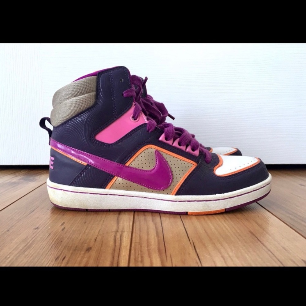 Nike High-Tops. Cool colour combo. Love!